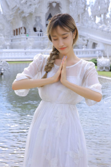 美女脱一净二静视频